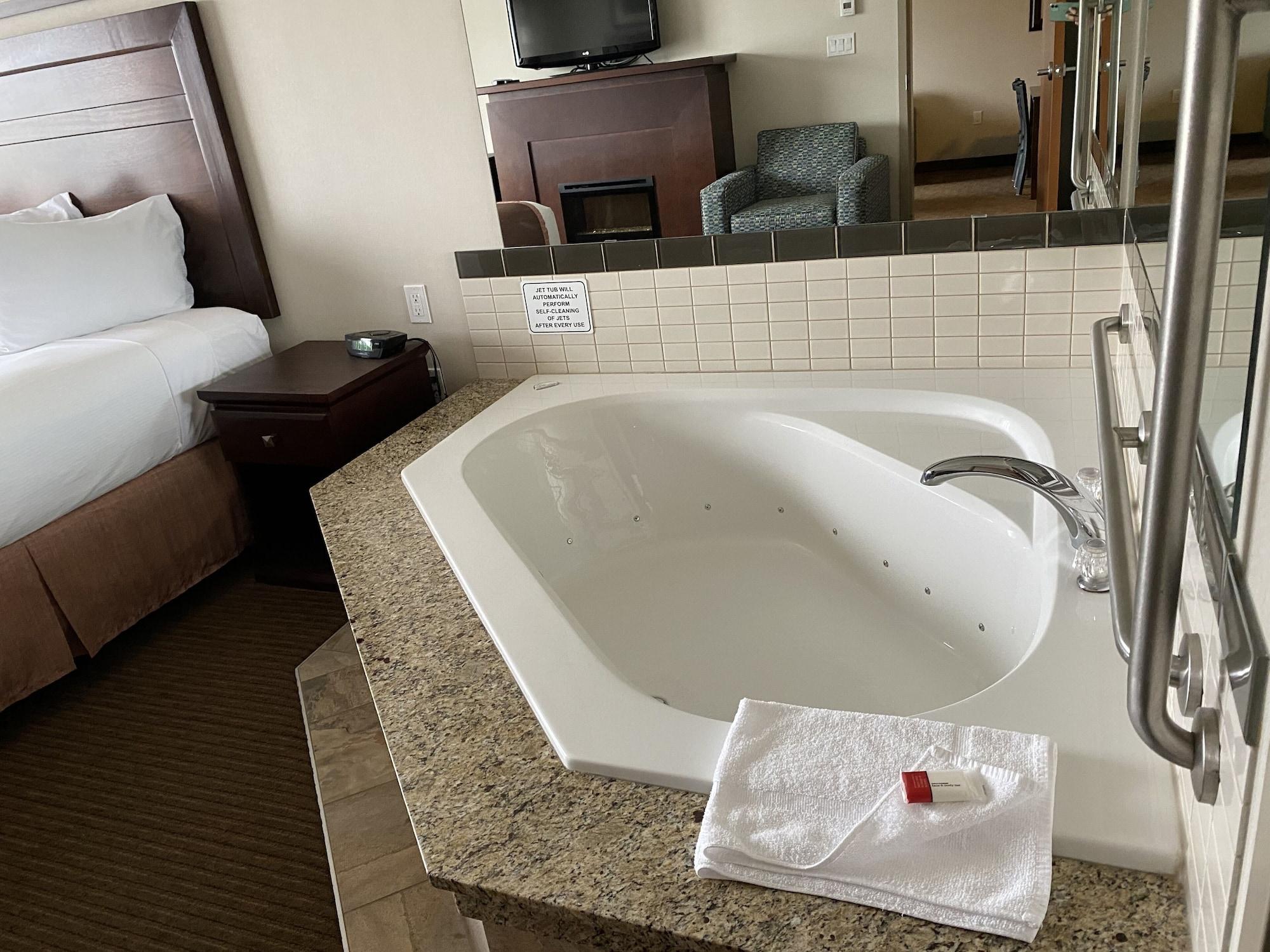 Ramada By Wyndham Creston Hotell Eksteriør bilde