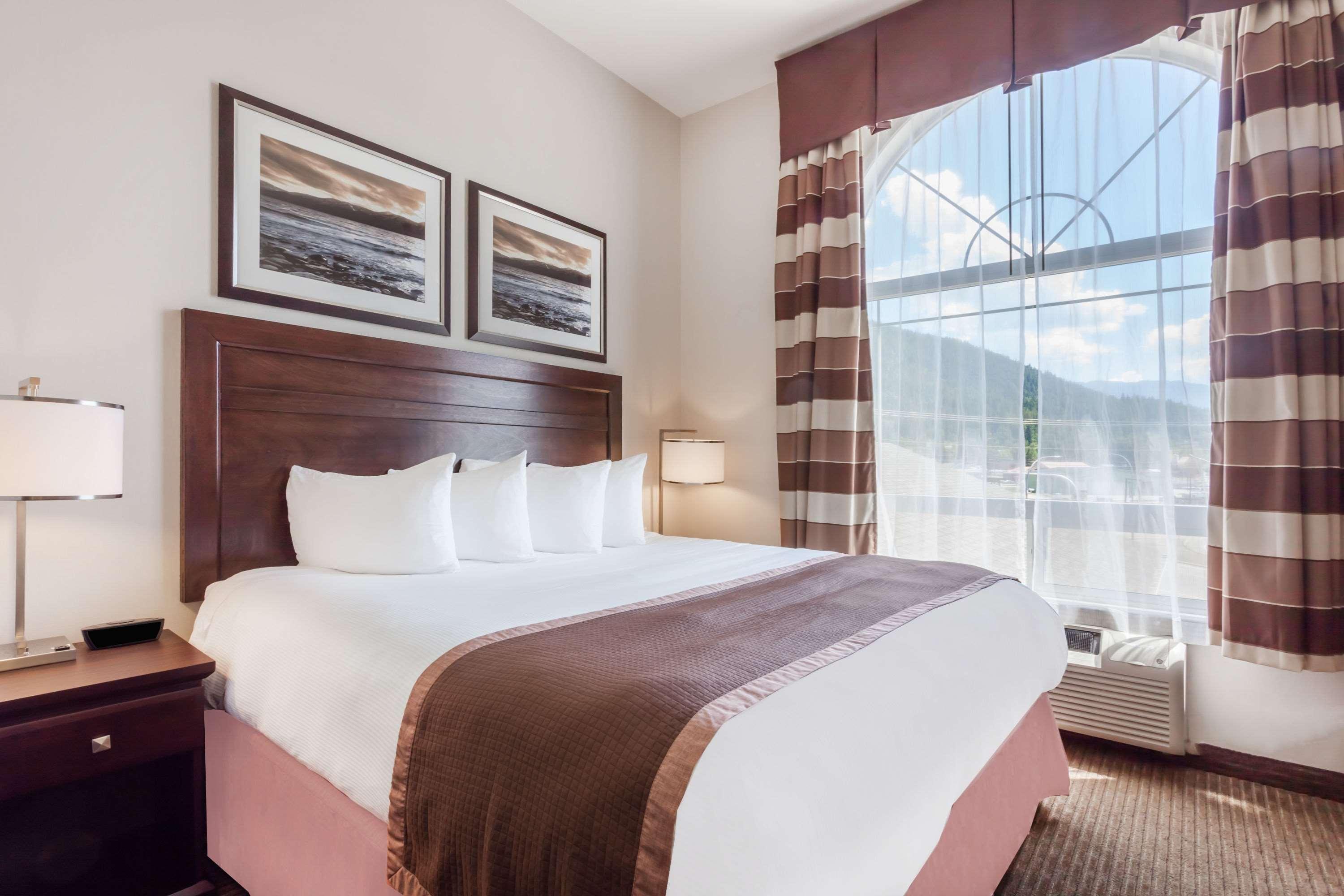 Ramada By Wyndham Creston Hotell Eksteriør bilde