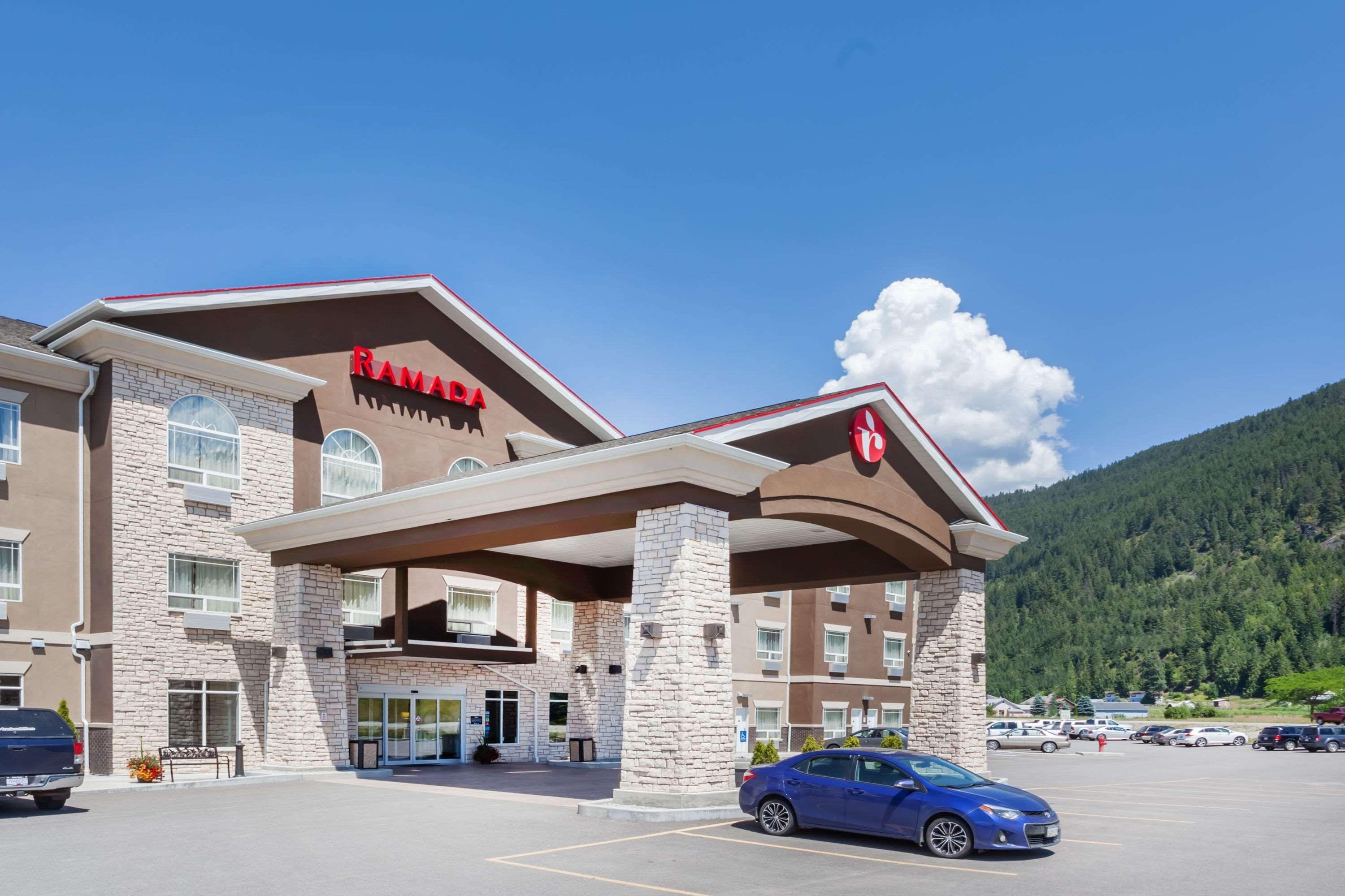 Ramada By Wyndham Creston Hotell Eksteriør bilde